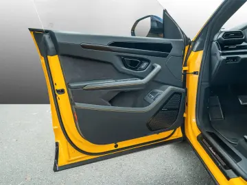 LAMBORGHINI Urus SE   MY25   Akrapovic  Pano   Giallo Inti