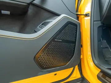 LAMBORGHINI Urus SE   MY25   Akrapovic  Pano   Giallo Inti