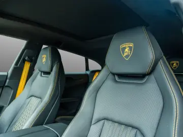 LAMBORGHINI Urus SE   MY25   Akrapovic  Pano   Giallo Inti
