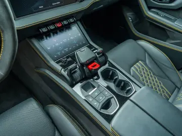 LAMBORGHINI Urus SE   MY25   Akrapovic  Pano   Giallo Inti