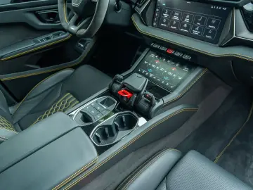 LAMBORGHINI Urus SE   MY25   Akrapovic  Pano   Giallo Inti