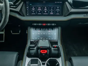 LAMBORGHINI Urus SE   MY25   Akrapovic  Pano   Giallo Inti