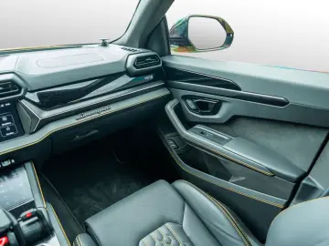 LAMBORGHINI Urus SE   MY25   Akrapovic  Pano   Giallo Inti
