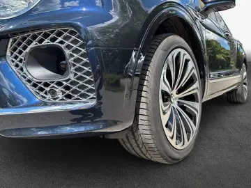 BENTLEY New Bentayga V8 First Edition