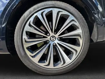 BENTLEY New Bentayga V8 First Edition