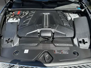 BENTLEY New Bentayga V8 First Edition