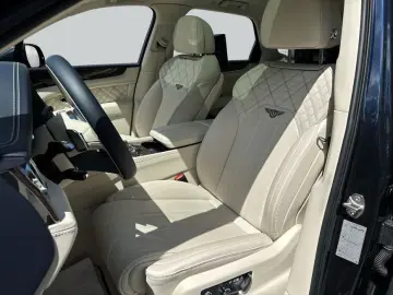 BENTLEY New Bentayga V8 First Edition