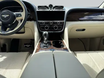 BENTLEY New Bentayga V8 First Edition