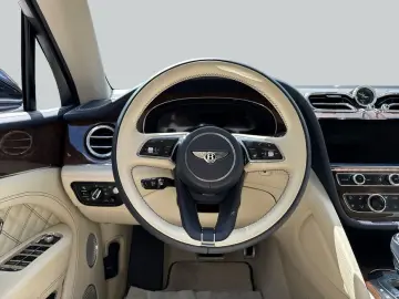 BENTLEY New Bentayga V8 First Edition