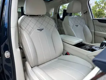 BENTLEY New Bentayga V8 First Edition