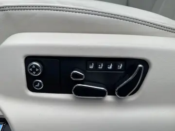 BENTLEY New Bentayga V8 First Edition