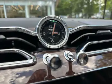 BENTLEY New Bentayga V8 First Edition