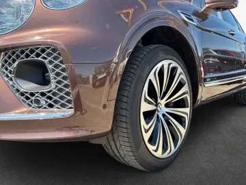 BENTLEY New Bentayga V8 First Edition