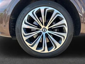 BENTLEY New Bentayga V8 First Edition