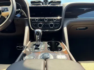 BENTLEY New Bentayga V8 First Edition
