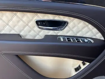BENTLEY New Bentayga V8 First Edition