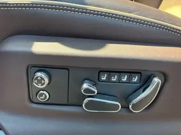 BENTLEY New Bentayga V8 First Edition