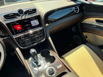 BENTLEY New Bentayga V8 First Edition