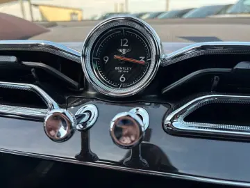 BENTLEY New Bentayga V8 First Edition