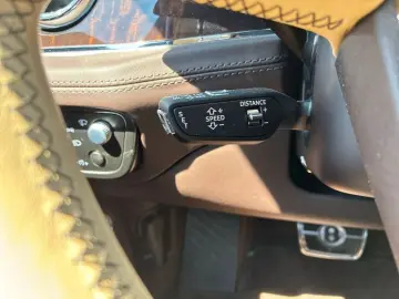 BENTLEY New Bentayga V8 First Edition