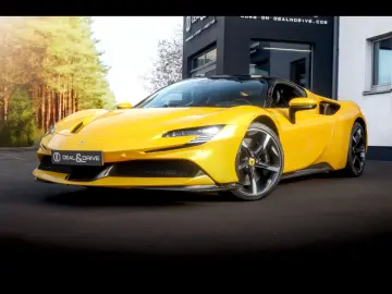 FERRARI SF90 Stradale STRADALE CARBON BLUE GIALLO 3 COAT
