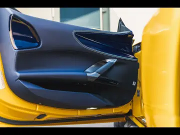 FERRARI SF90 Stradale STRADALE CARBON BLUE GIALLO 3 COAT