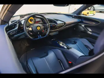 FERRARI SF90 Stradale STRADALE CARBON BLUE GIALLO 3 COAT