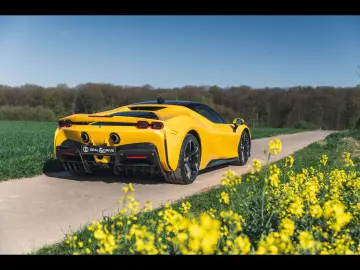 FERRARI SF90 Stradale STRADALE CARBON BLUE GIALLO 3 COAT