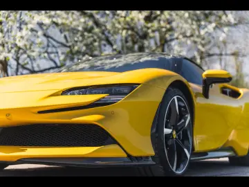 FERRARI SF90 Stradale STRADALE CARBON BLUE GIALLO 3 COAT