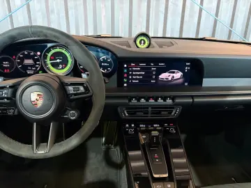 PORSCHE 911 Carrera 4 GTS (Aerokit Approved SportChrono)