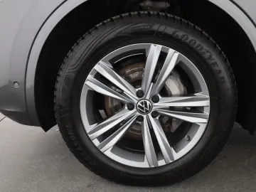 VW Touareg 3.0 TDI 4MOTION R-Line   PANO   AHK