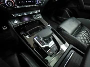 AUDI Q5 S line competition 40 TDI AHK  Air  HUD  Pano