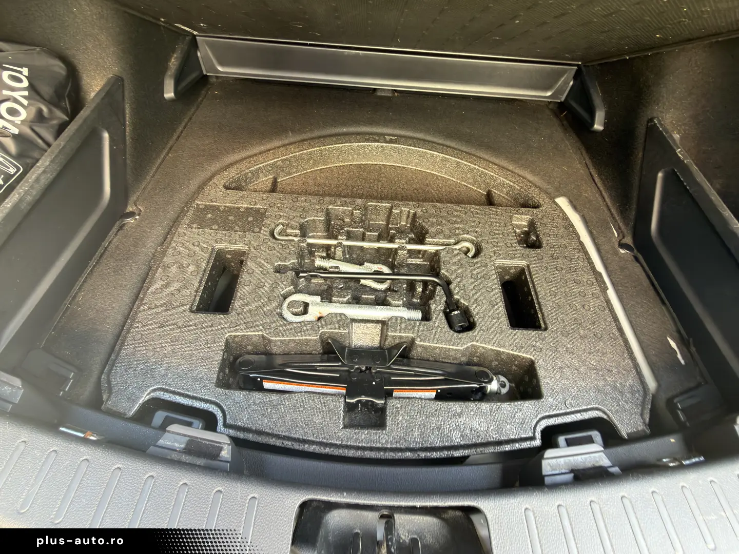 Toyota Corolla 1.8 Hyb Business  SW