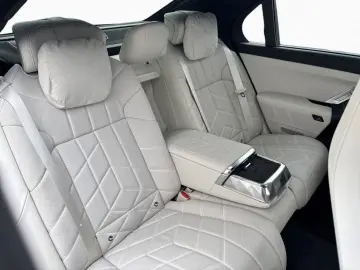 BMW 740 d xDrive M Sport INDIVIDUAL