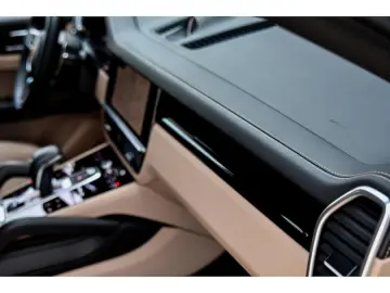 Porsche Cayenne Coupé E-Hybrid Platinum Edition PANO