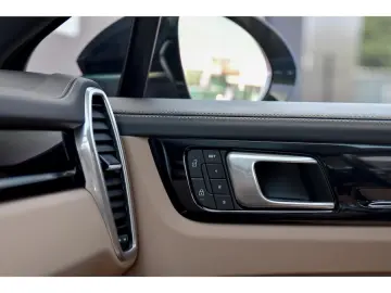 Porsche Cayenne Coupé E-Hybrid Platinum Edition PANO