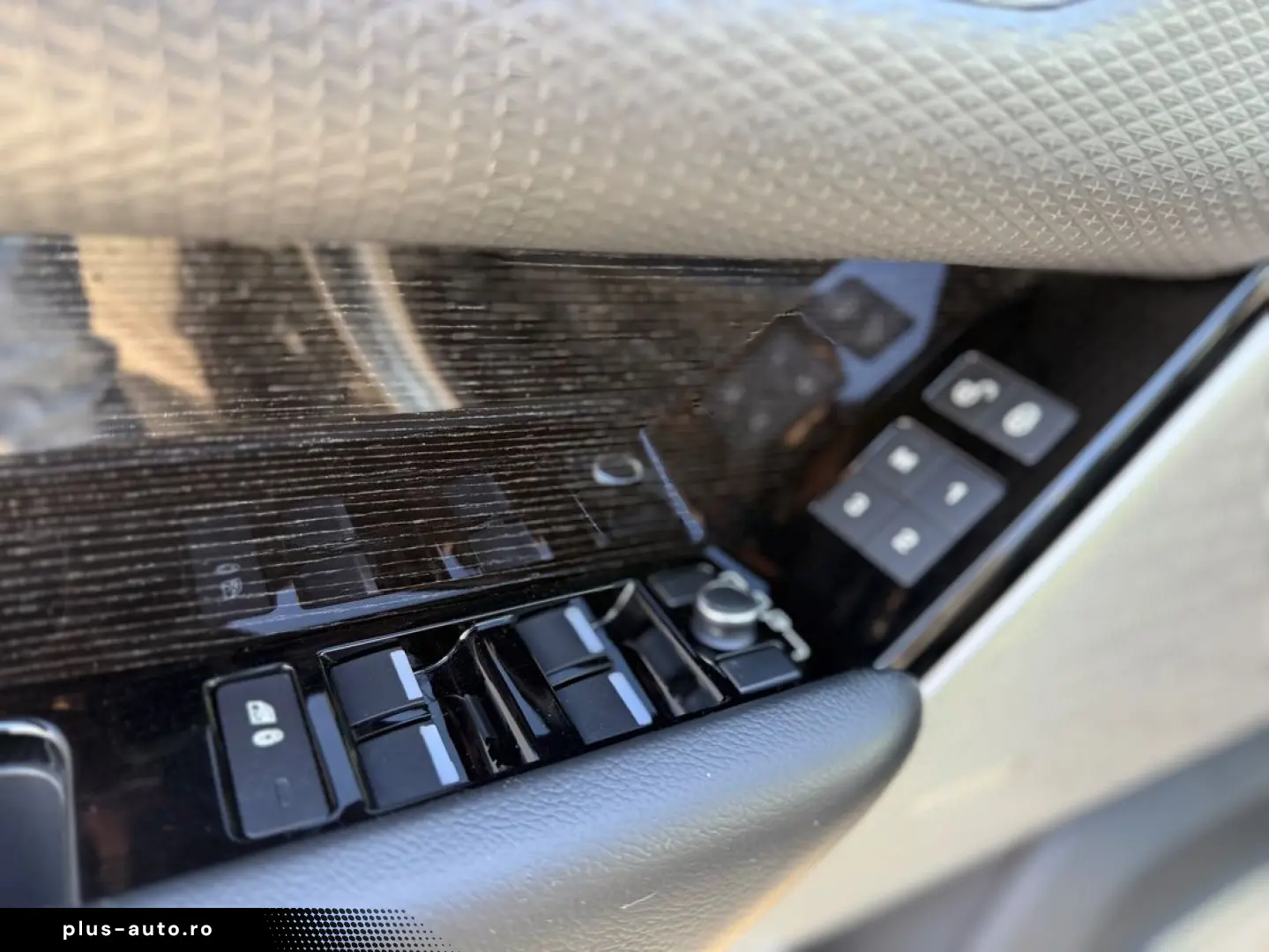 Land-Rover Range-Rover-Velar