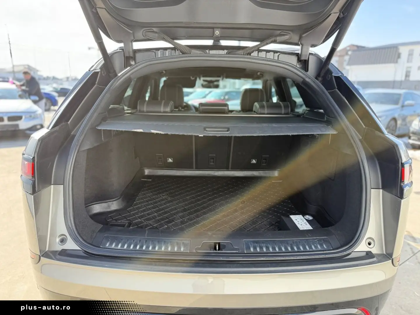 Land-Rover Range-Rover-Velar