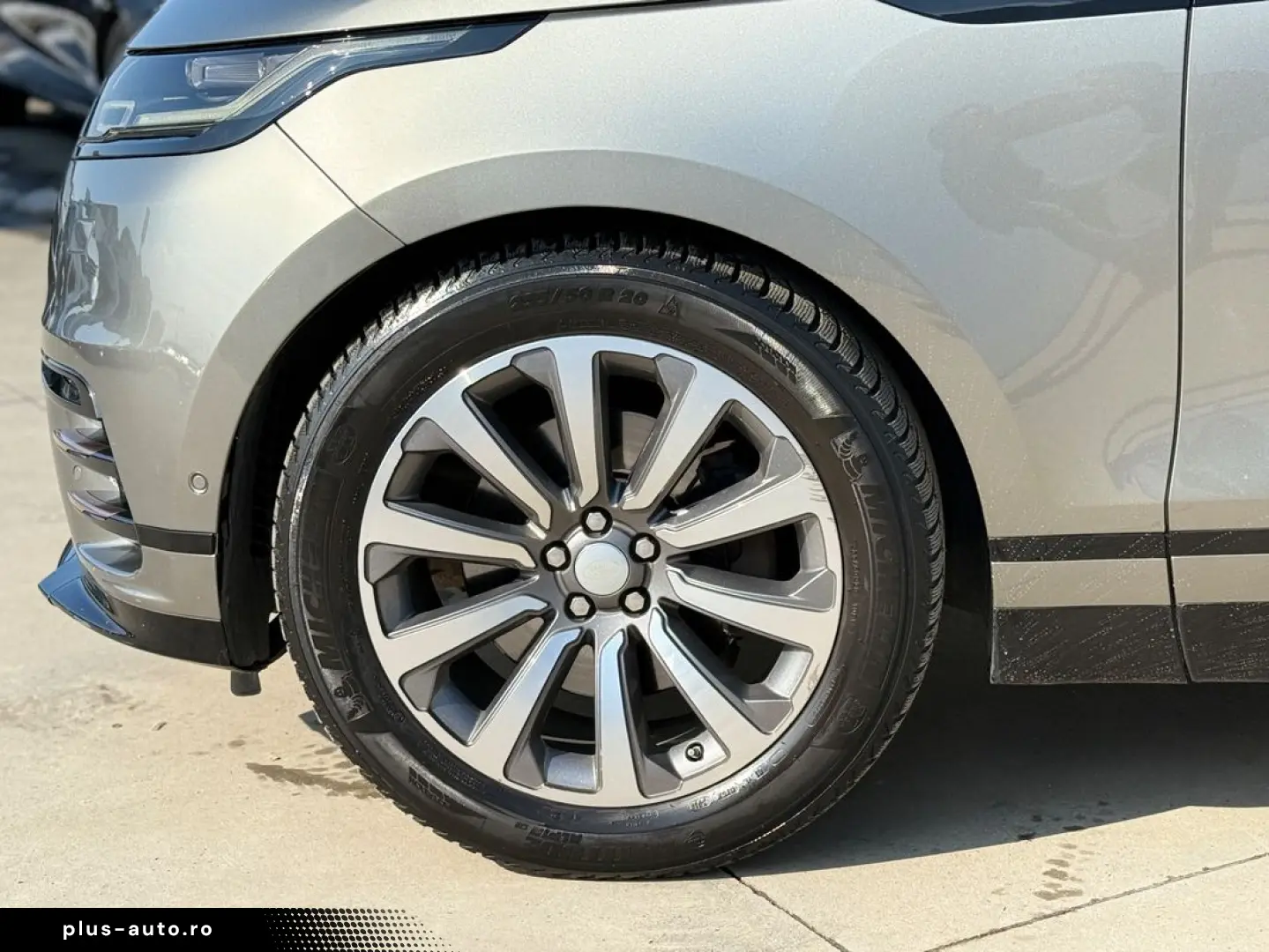 Land-Rover Range-Rover-Velar