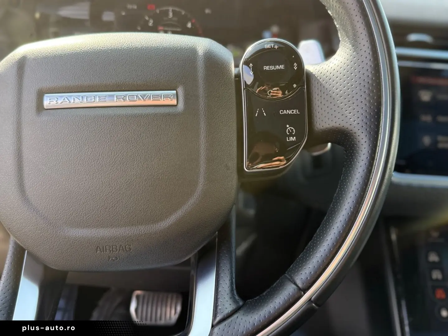 Land-Rover Range-Rover-Velar