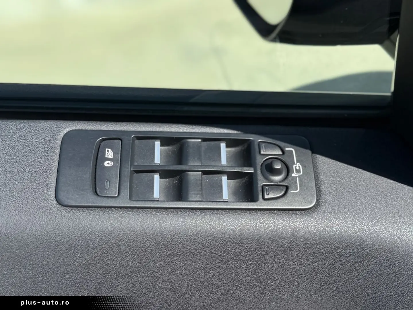 Land-Rover Discovery-Sport