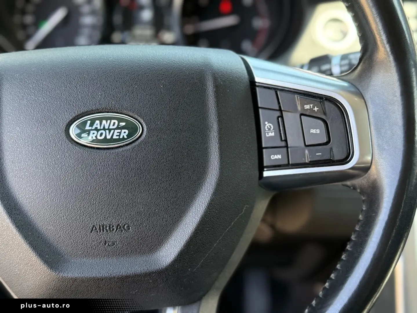 Land-Rover Discovery-Sport