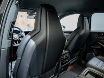 FOARTE RAR - Porsche Cayenne Coupé 4.0 Turbo E-Hybrid GT