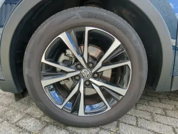 TOYOTA C-HR 2.0 Plug-in Hybrid (Syst.223 PS) FWD Team D