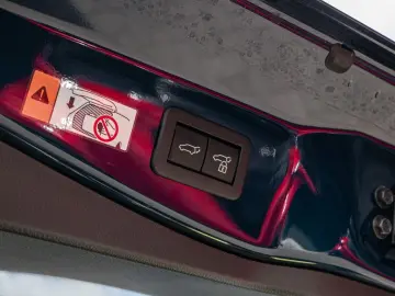 TOYOTA C-HR Teamplayer 2.0 Plug-In Hybrid NAVI ACC LED