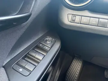 TOYOTA C-HR 2.0 Plug-in Hybrid Teamplayer Navi  Kamera