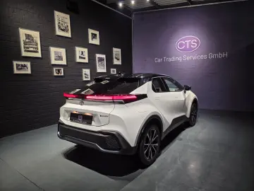 TOYOTA C-HR Plug-In Hybrid FWD Team Deutschland 1 HAND