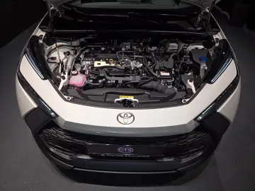 TOYOTA C-HR Plug-In Hybrid FWD Team Deutschland 1 HAND
