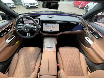 Mercedes-Benz E 200 AMG LINE PREMIUM PANO SUPERSCREEN NAPPA