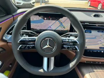 Mercedes-Benz E 200 AMG LINE PREMIUM PANO SUPERSCREEN NAPPA